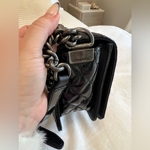 ❌SOLD! Chanel Patent Leather Medium Reverso Boy Flap Bag - Picture 6 of 16